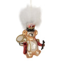 Weihnachtsanhänger Bär Trommler mit Federbusch Glas Gold Rot 9x5x12 cm von Clayre & Eef (6GL5308)