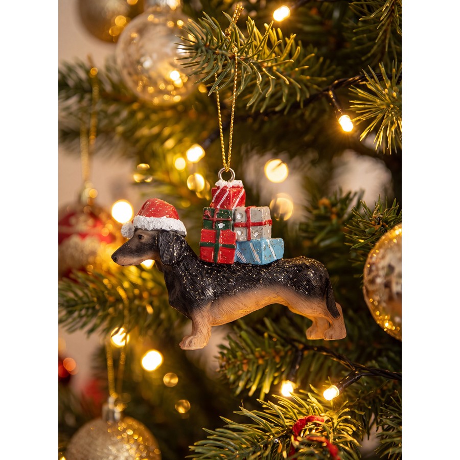 Weihnachtsanhänger Hund Dackel mit Nikolausmütze & Geschenken Schwarz Braun Bunt 7x2x6 cm von Clayre & Eef (6PR5667)
