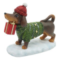 Weihnachtsfigur Hund Dackel mit Geschenk im Maul auf Schneesockel Polyresin Braun Grün 12x5x9 cm von Clayre & Eef (6PR6506)
