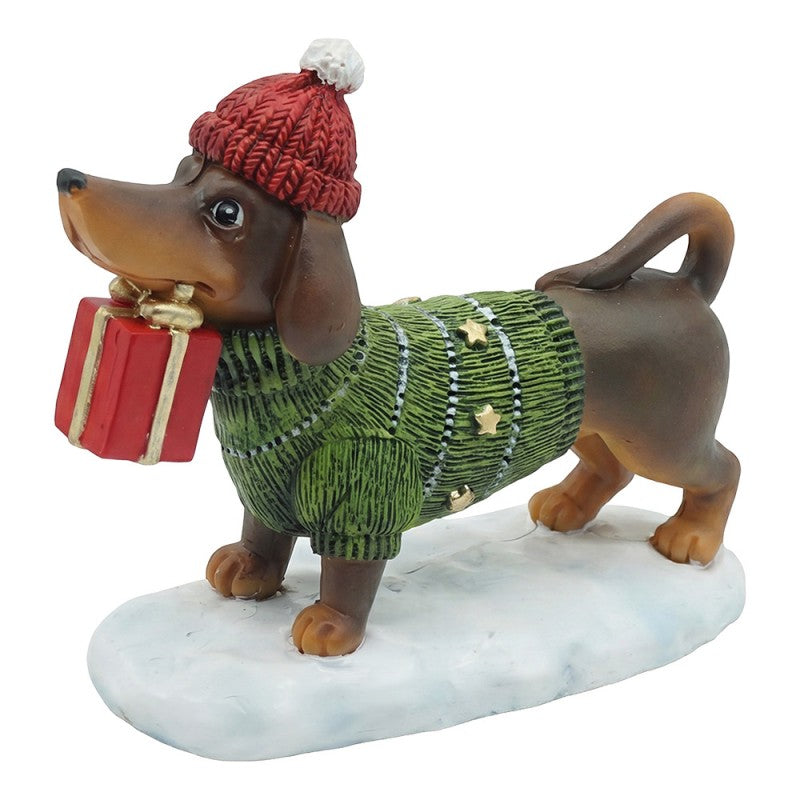 Weihnachtsfigur Hund Dackel mit Geschenk im Maul auf Schneesockel Polyresin Braun Grün 12x5x9 cm von Clayre & Eef (6PR6506)