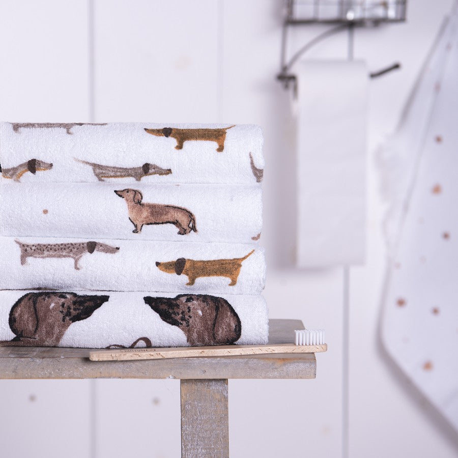 Landhaus-Gästehandtuch Dackel Allover-Muster Weiß-Braun 100 % Baumwolle mit Fransen 40x66 cm von Clayre & Eef (CT017)